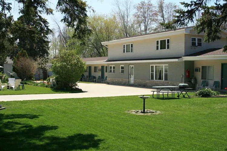 Bel-Air Apartment Motel (Port Austin Motel) - Real Estate Listing (newer photo)